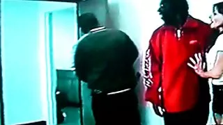 আঁটসাঁট বহিরাগত কোদা ...