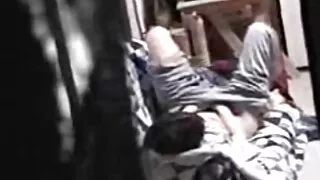 দাসীর পোশাকে ব্রিটিশ ...
