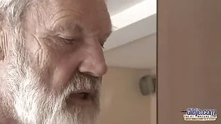 কমনীয় এশিয়ান স্লট  ...