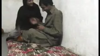 লাল কেশিক অসহায় las ...