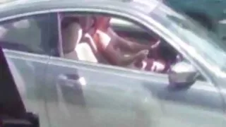 একজন স্বর্ণকেশী এবং  ...